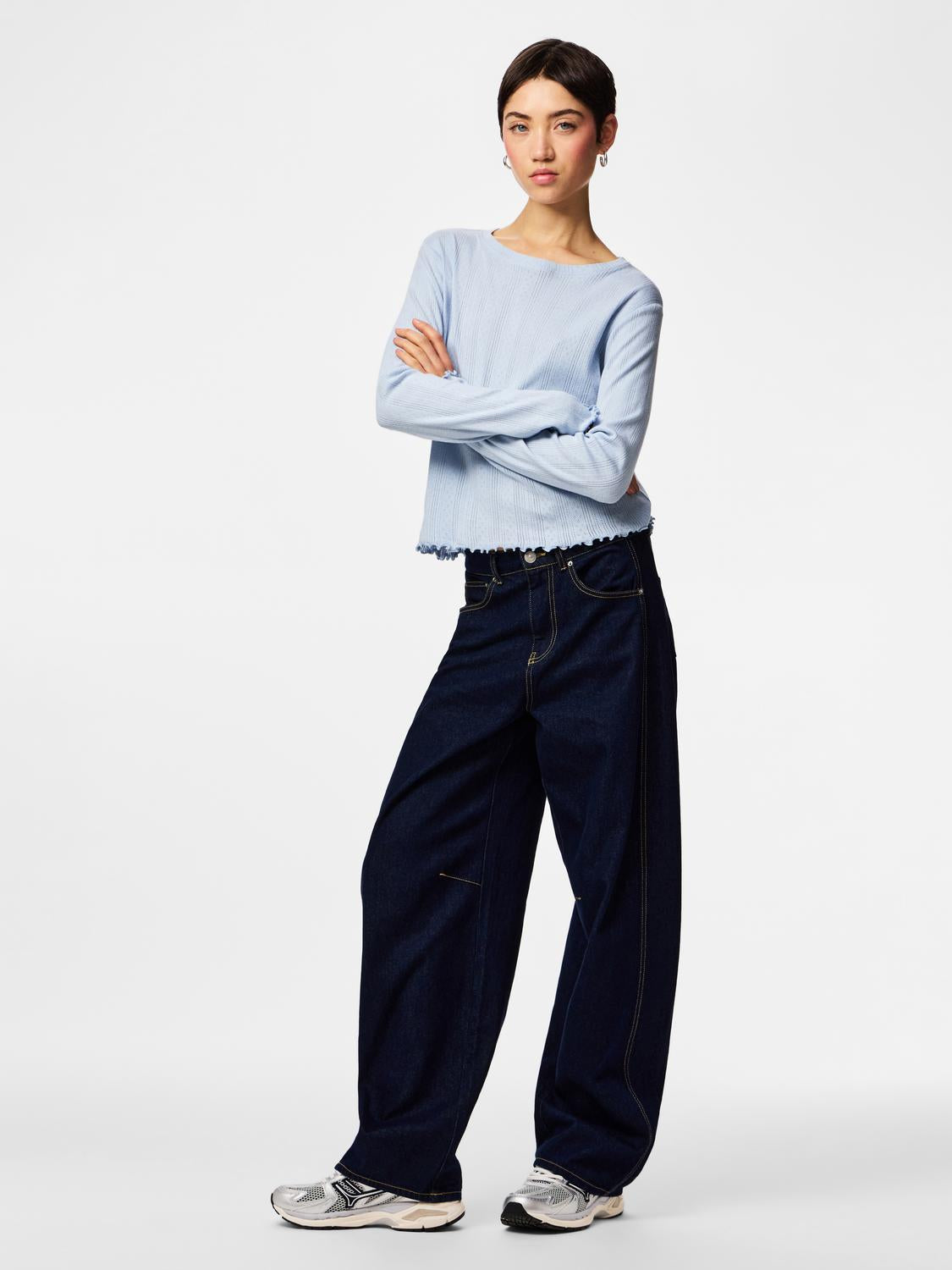 model_shot-front_full